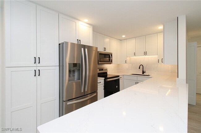 Primary Photo - 1435 Curlew Ave