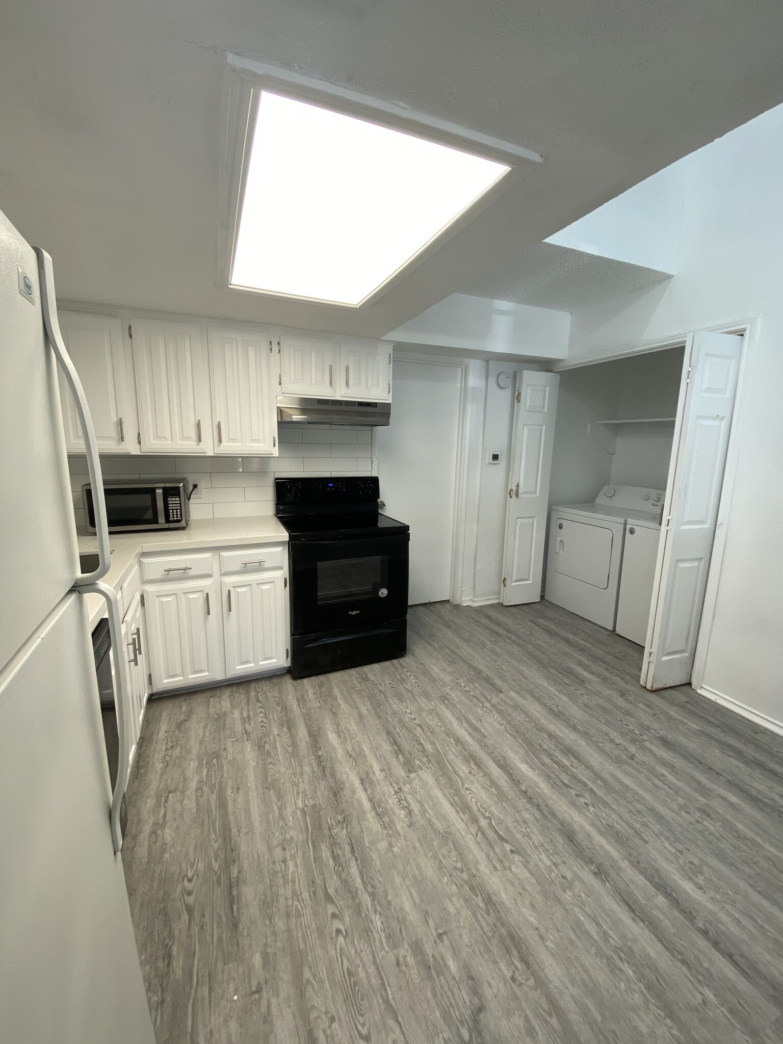 Building Photo - 311 Kings Way Dr