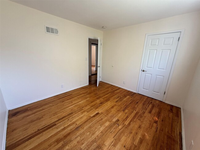 Building Photo - 32 Elissa Ln