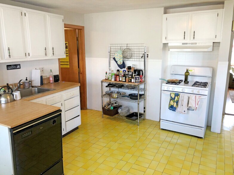 Kitchen - 57 Shannon St