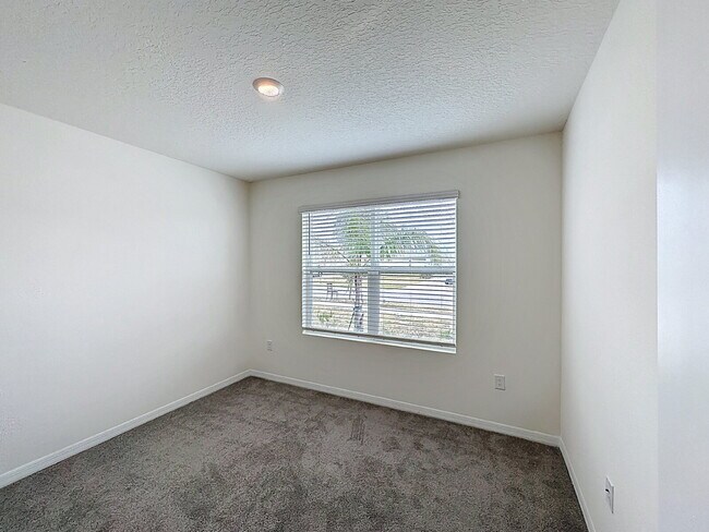 Building Photo - 8379 Ender Hls Dr