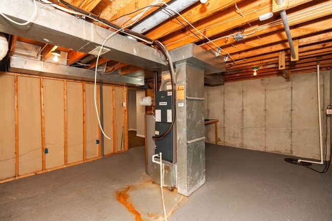 Building Photo - Spacious 2-Bedroom, 2.5-Bathroom Home