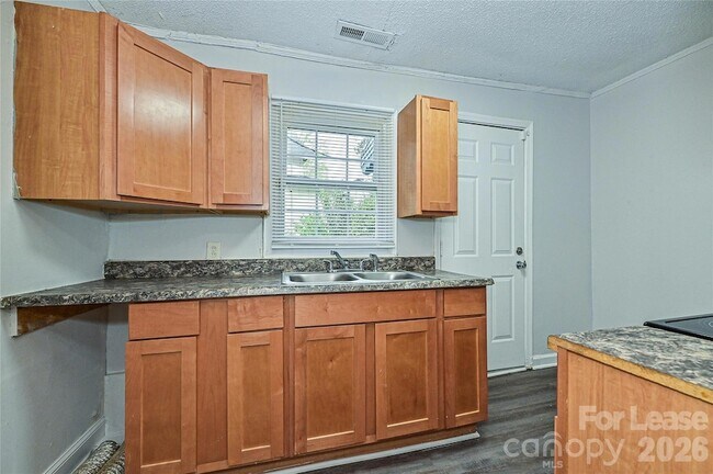 Building Photo - 301 Seldon Dr