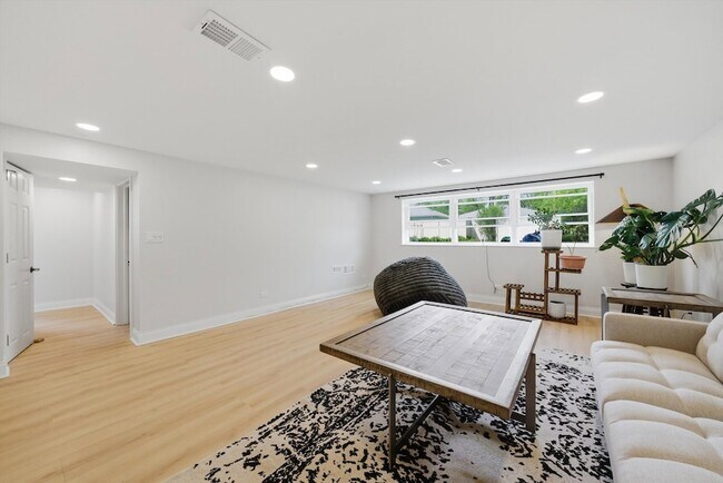 Building Photo - 9536 Tripp Ave