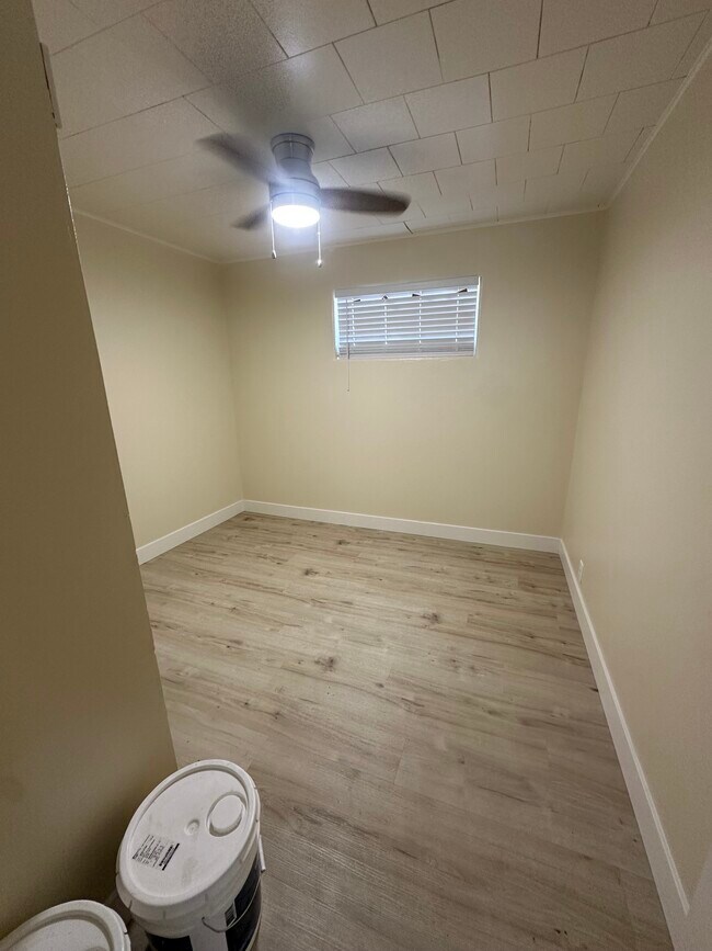 Building Photo - Yale 5-Plex