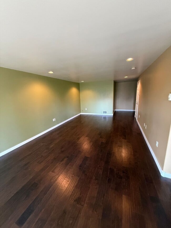 Building Photo - Spacious 5 Bedroom / 3 Bathroom Home for Rent in Lakeside, Montana