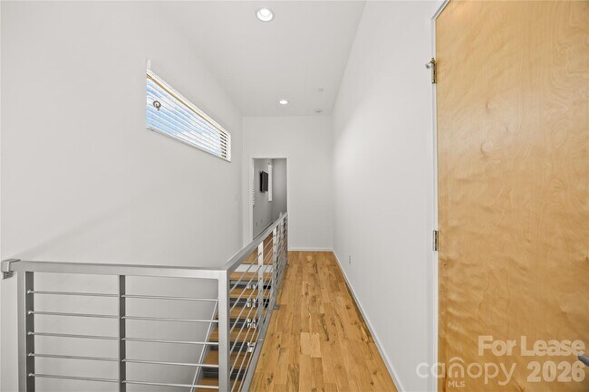 Building Photo - 918 Greenleaf Ave