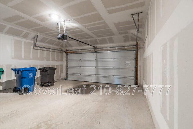 Building Photo - 706 Red Fld Wy