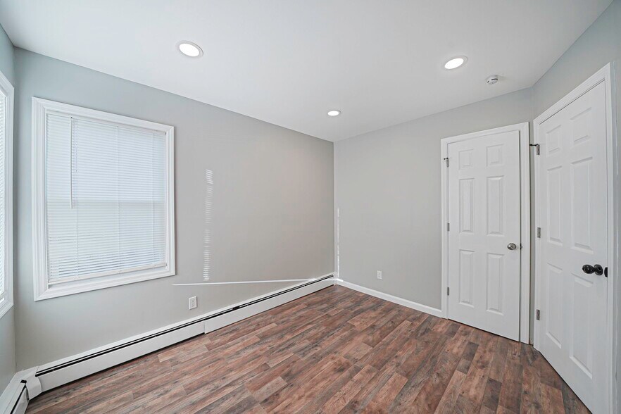 Building Photo - 130 5th Ave