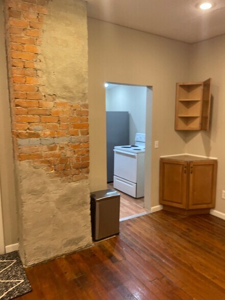Building Photo - 1122 Summit St