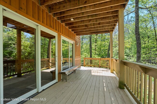 Building Photo - 537 Mossy Hill Rd