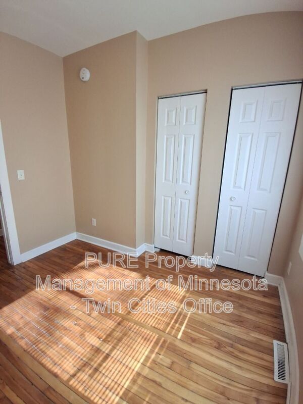 Building Photo - 987 N Churchill St