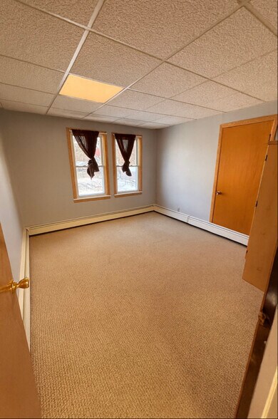 Building Photo - 194 Water St