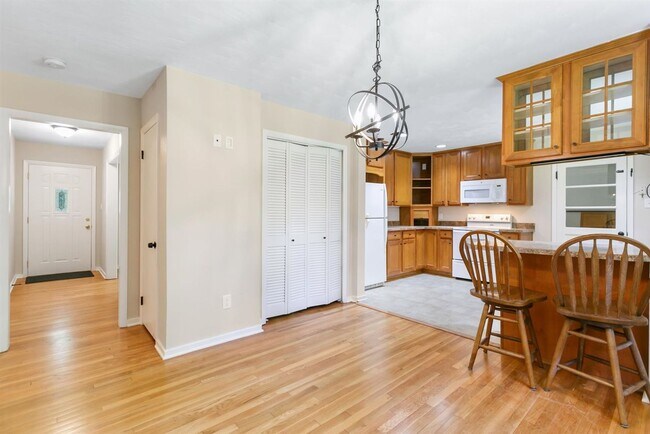 Building Photo - 208 Longhill Rd