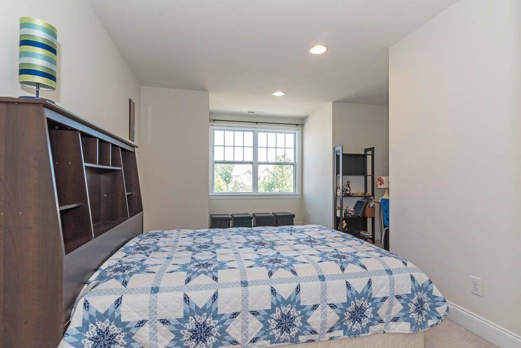 Building Photo - 9 Briar Ridge Dr