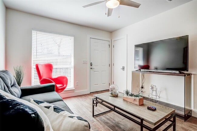 Building Photo - 3009 Matador Dr