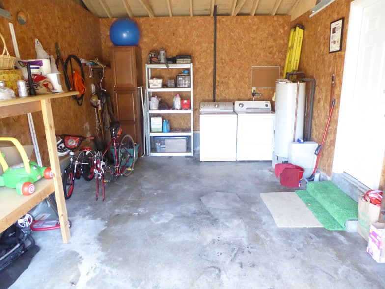 garage - 461 Pepper Mill Ln