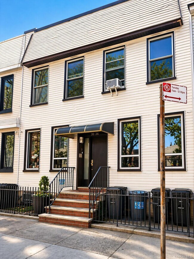 Building Photo - 20-26-26 Himrod St