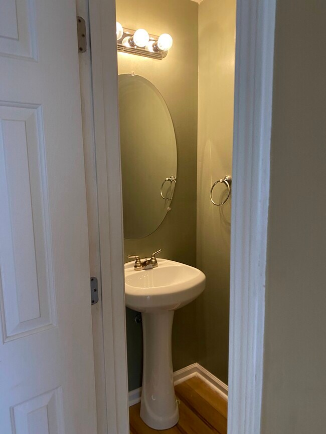 Building Photo - 125 Chastain Cir