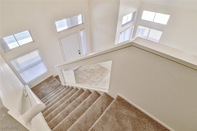 Building Photo - 1713 Elsinore Ave