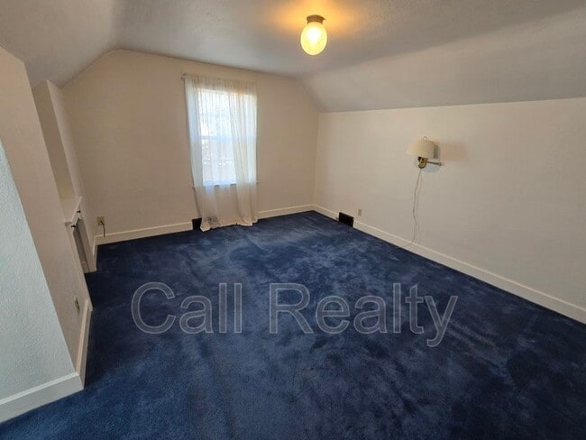 Building Photo - 1017 E Sharp Ave