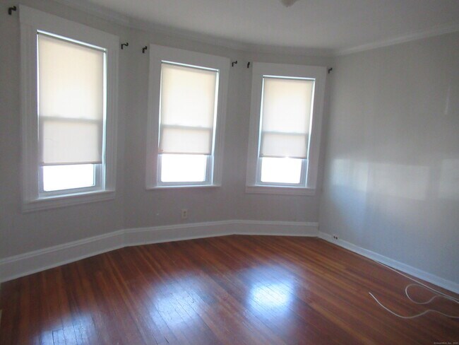 Building Photo - 783 Brewster St