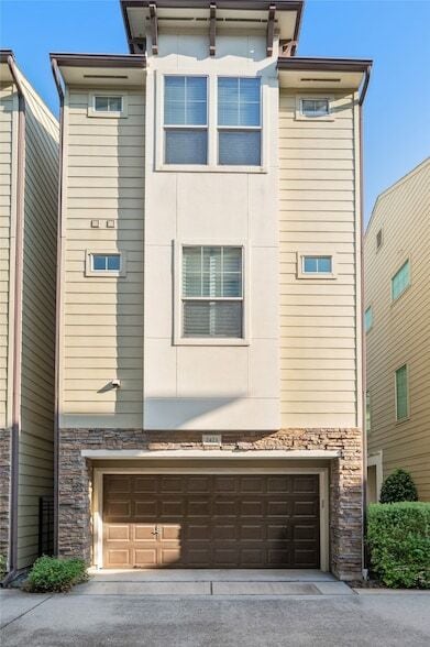 Building Photo - 2423 Beall St