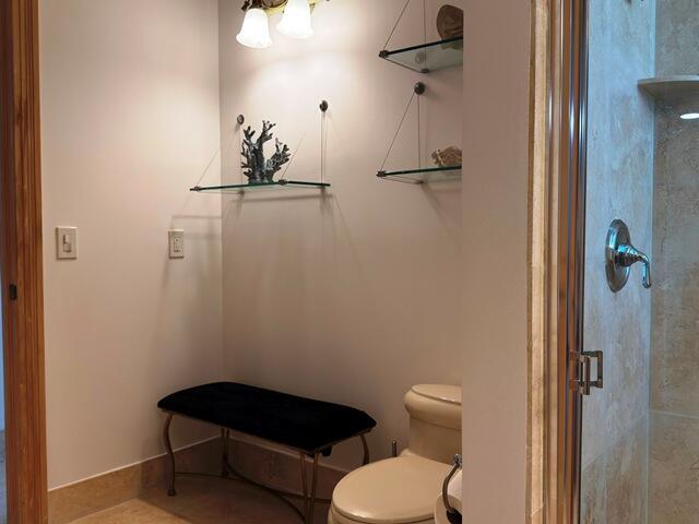 Building Photo - 8387 Ironhorse Ct