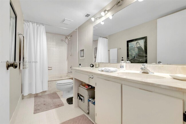 Building Photo - 2206 S Cypress Bend Dr