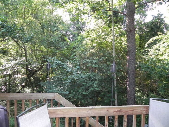 Building Photo - 104 Cedarwood Ln