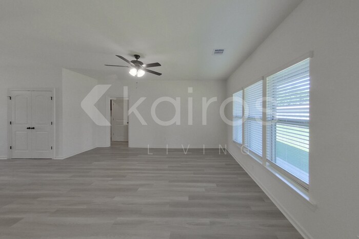 Building Photo - 129 Salvat Dr