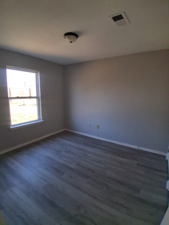 Building Photo - 32 Cypress Ave