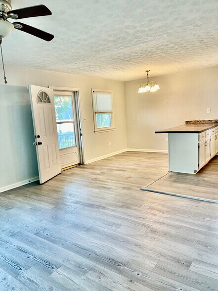 Building Photo - 1006 New St