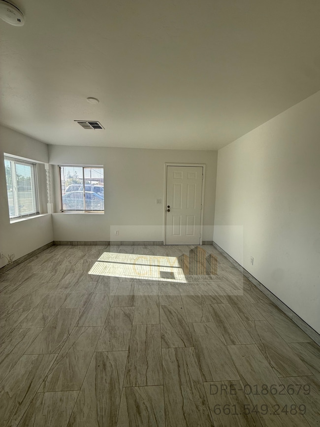 Building Photo - 316 S Oswell St