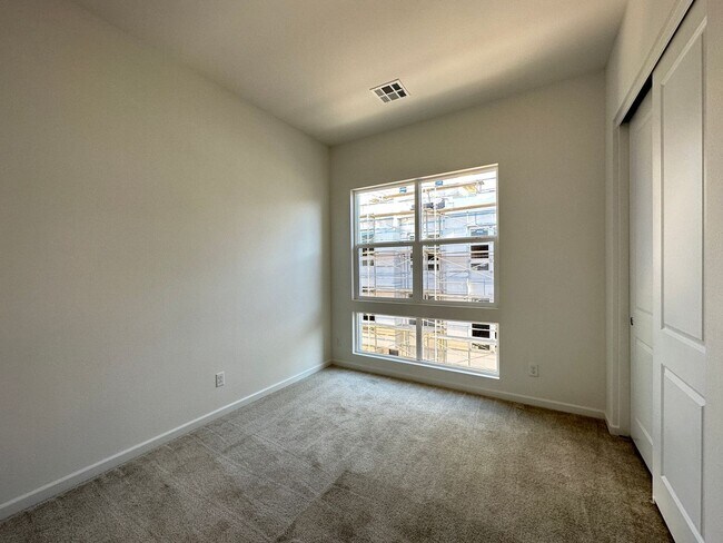 Building Photo - 3341 Esker Rdg Ave