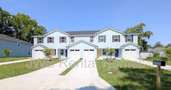 Primary Photo - 1120 Comanche St