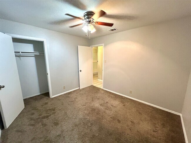 Building Photo - 1408 Kiowa Dr