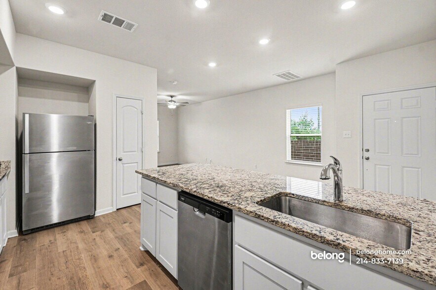Building Photo - 203 Marsh Ln