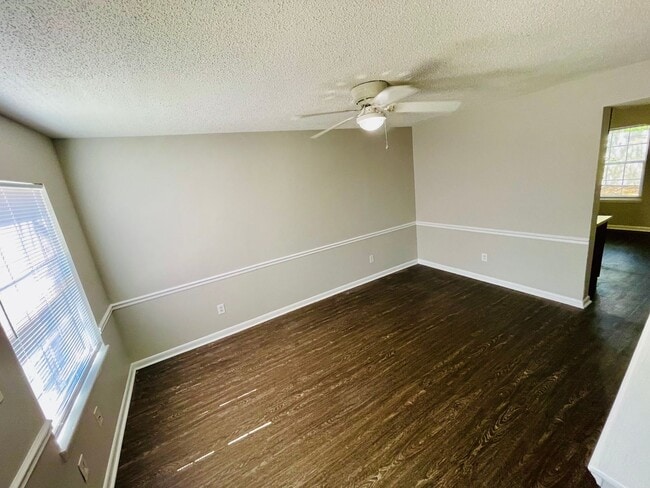 Building Photo - 2bd/1.5ba townhome super close to CCU/CMC/...