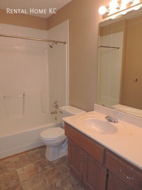 Building Photo - 2-bedroom Townhouse with Double Garage #11228