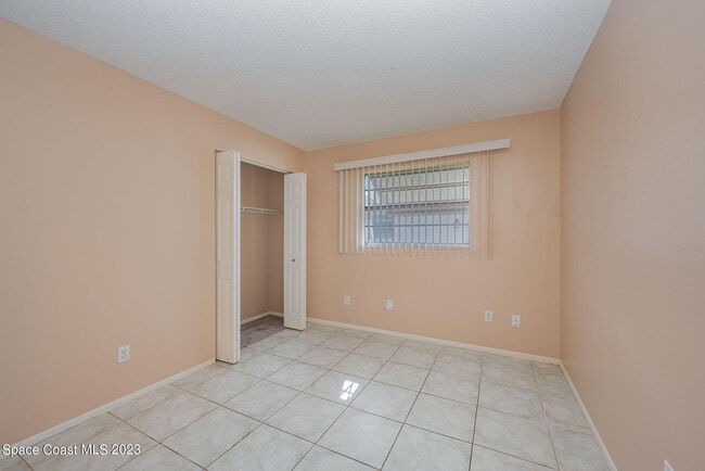 Building Photo - 608 Sacre Coeur Dr