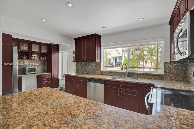 Building Photo - 1910 N Hibiscus Dr