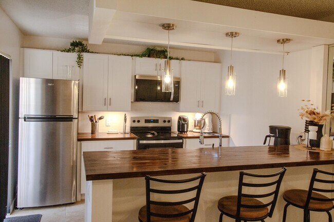 Building Photo - 606 6th Way