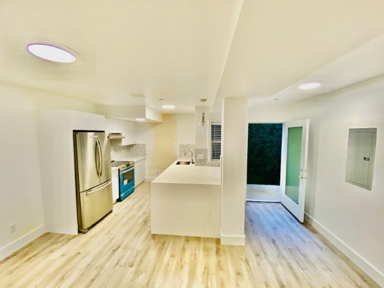 Building Photo - 670 Lombard St