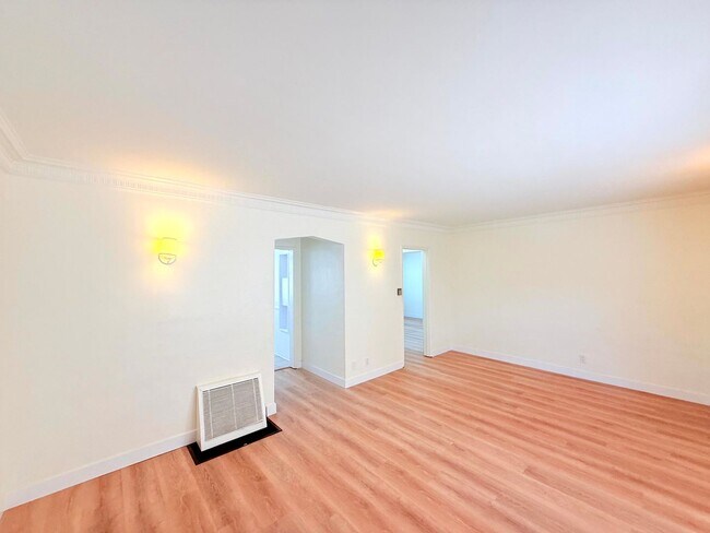 Building Photo - 626 1/2 N Spaulding Ave