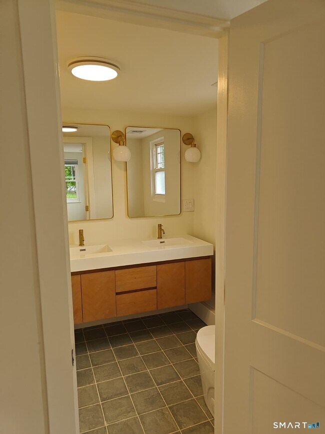 Building Photo - 241 Cricket Knoll