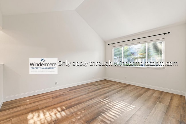 Building Photo - Beautiful Townhome in Orangvale