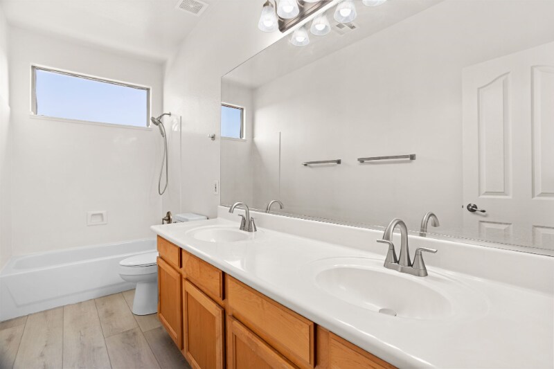 Building Photo - 1247 E Kenwood St