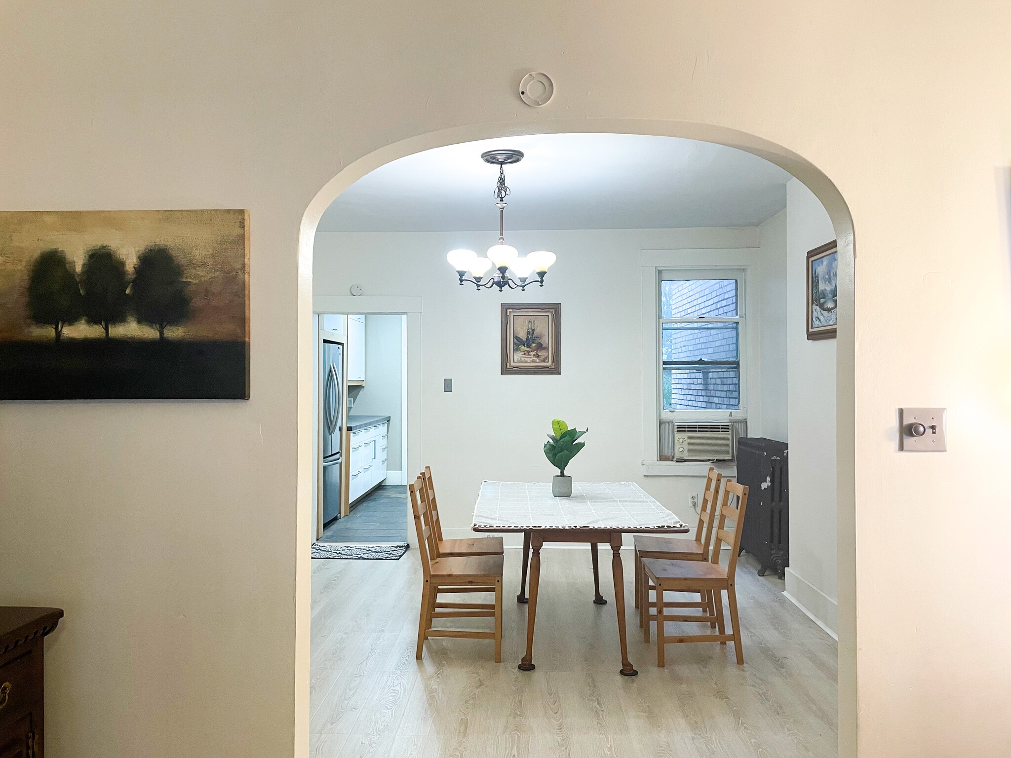 Building Photo - 1041 Mirror St