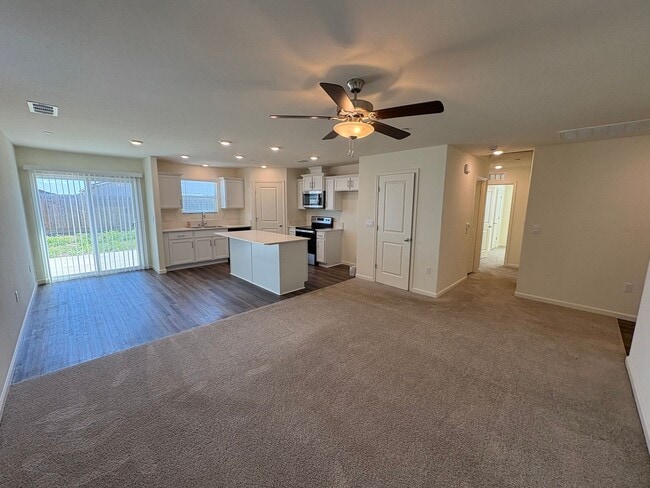 Building Photo - Tulare smart home, DR HORTON built home Available Now! Energy efficient